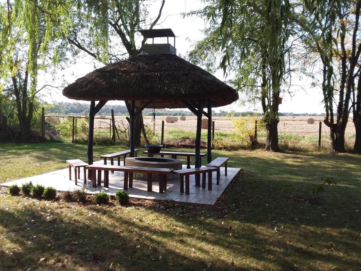 Herberg Tisza Tiszabábolna Esterno foto